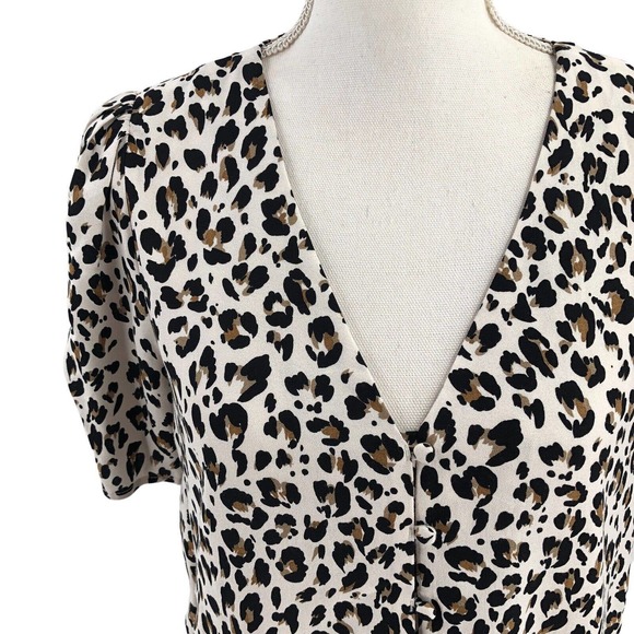 Saltwater Luxe Womens Size Small Short Sleeve Mora Blouse Animal Print - Picture 3 of 11